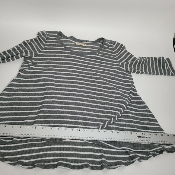 Hollister Womens Waffle Knit Wrap Top Sz MED Gray White Stripes Pullover Shirt - Picture 7 of 11